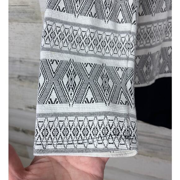 Pleione Women’s XL White Black Aztec Print Split Layer Zip Back Blouse - Picture 4 of 6
